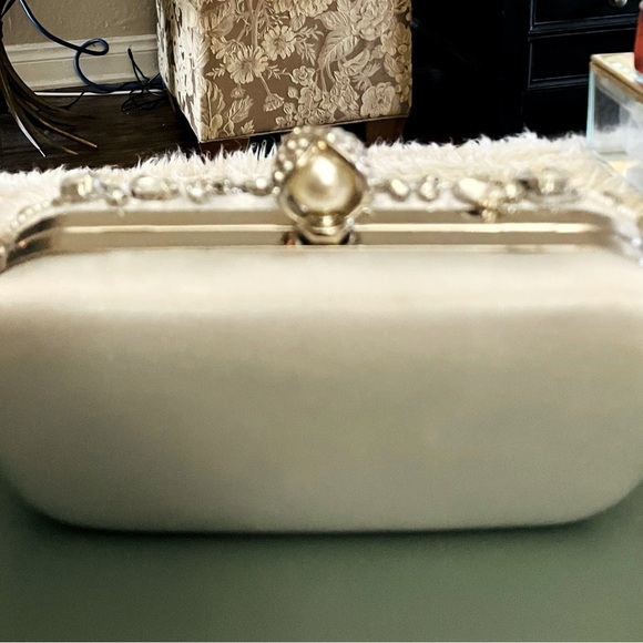 Crystal Covered Clutch w/Silver Chain New